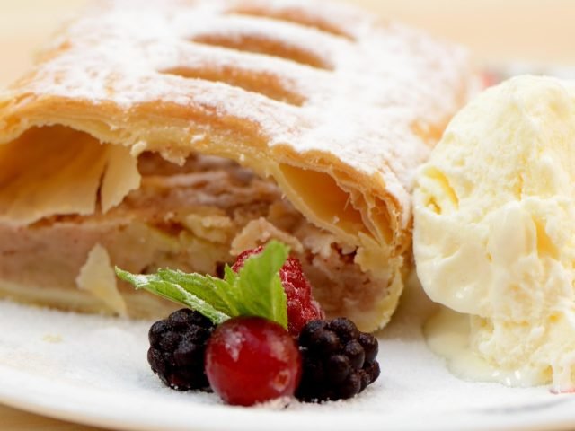 food, nature, plate, epicure, meal, delicious, traditional, apple strudel, baked, desert